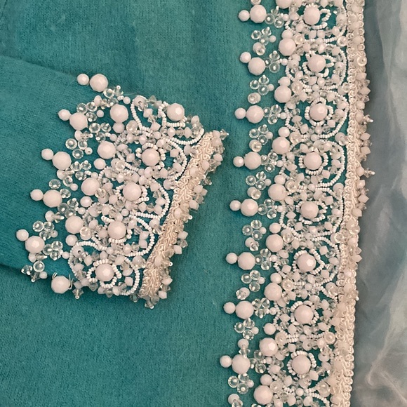 An antique (1940s) lambs wool beaded sweater size M - Picture 3 of 14